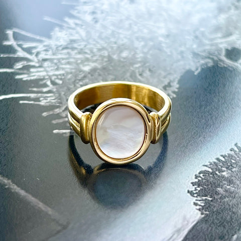 Retro Oval White Sea Shell Ring